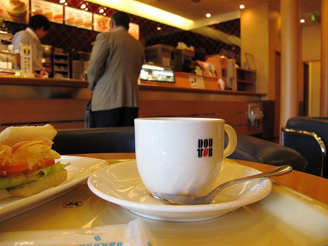 新潟駅前にあるドトールコーヒーは電源席も用意されていて超便利！